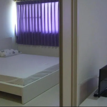 Room In Bb - Thailand Taxiapartment Hostel, Air Conditioning And Free Wifi